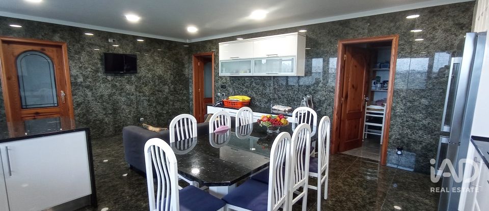 Casa T6 em Selho (são jorge) de 457 m²