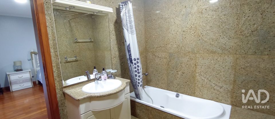 Casa T6 em Selho (são jorge) de 457 m²