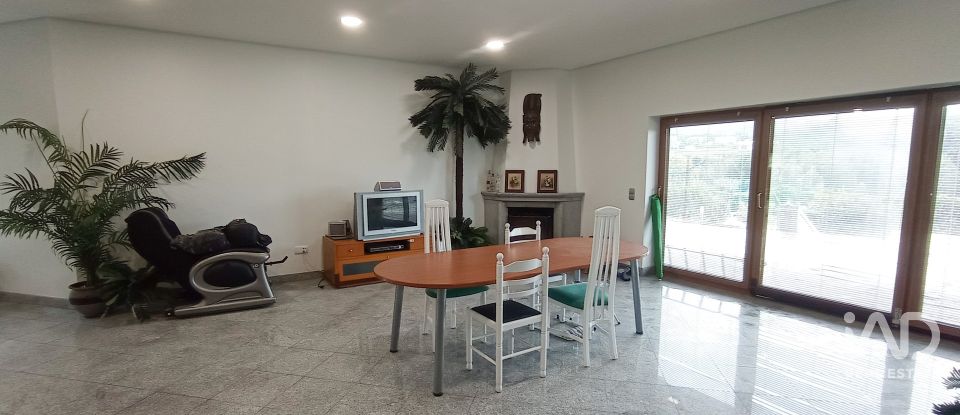 Casa T6 em Selho (são jorge) de 457 m²