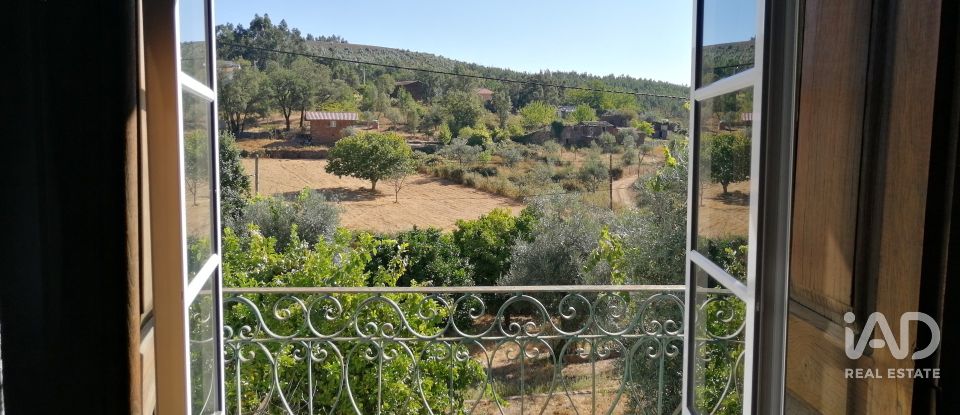 Maison T4 à Alvares de 390 m²