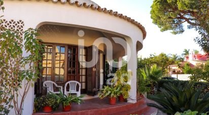 House T4 in Faro (Sé e São Pedro) of 144 m²