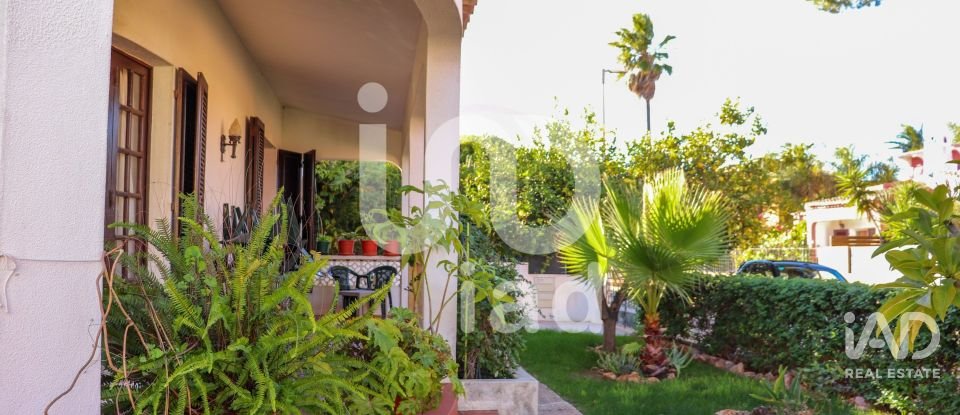 Moradia T4 em Faro (Sé e São Pedro) de 144 m²