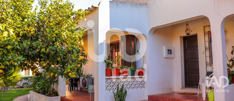 Moradia T4 em Faro (Sé e São Pedro) de 144 m²