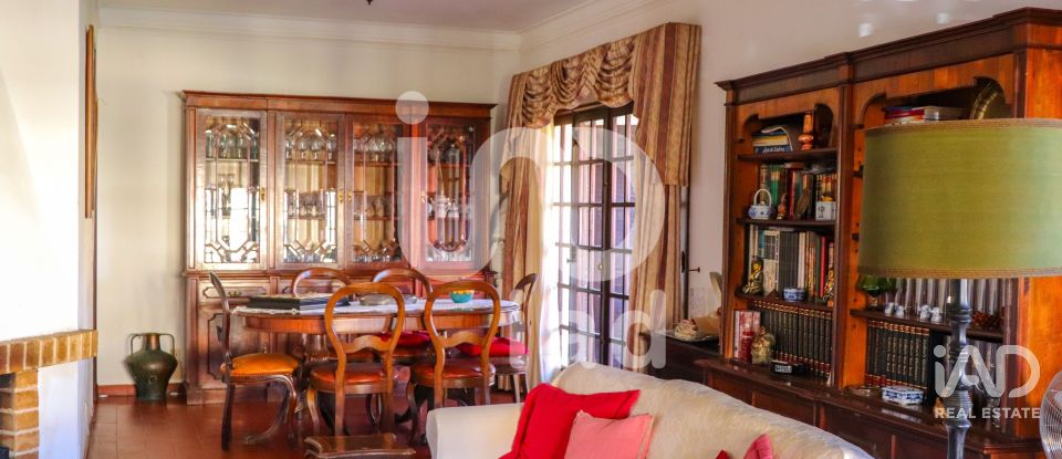 Moradia T4 em Faro (Sé e São Pedro) de 144 m²