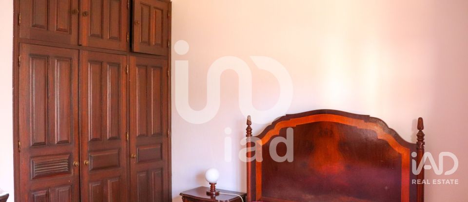 Moradia T4 em Faro (Sé e São Pedro) de 144 m²