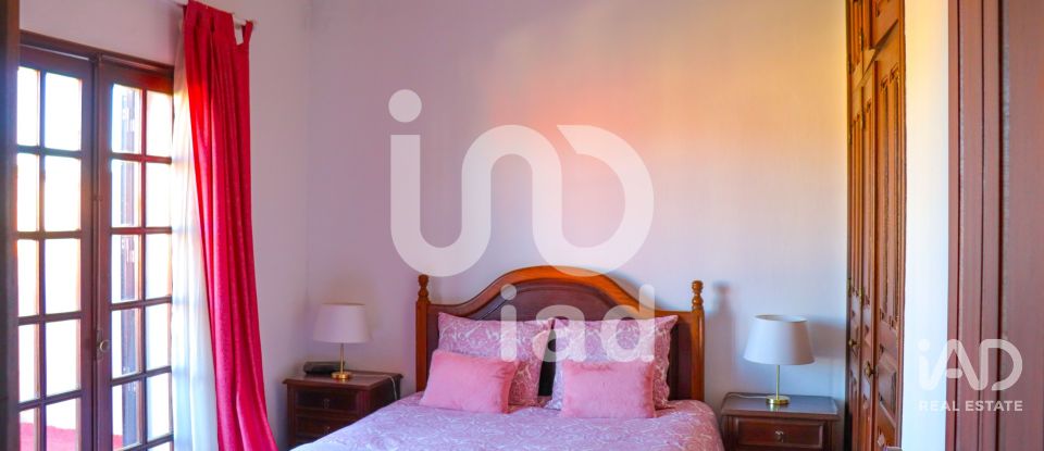 Moradia T4 em Faro (Sé e São Pedro) de 144 m²