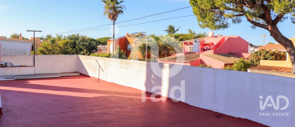 Moradia T4 em Faro (Sé e São Pedro) de 144 m²