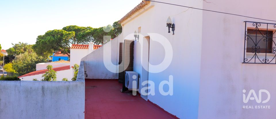 Moradia T4 em Faro (Sé e São Pedro) de 144 m²