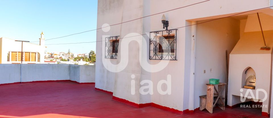 Moradia T4 em Faro (Sé e São Pedro) de 144 m²