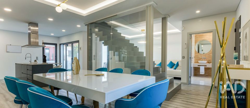 Maison T3 à Beato de 199 m²