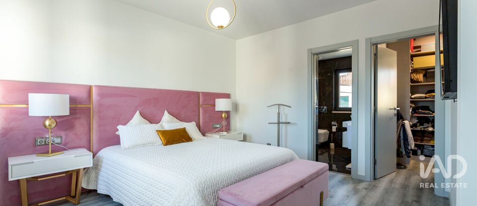 Maison T3 à Beato de 199 m²