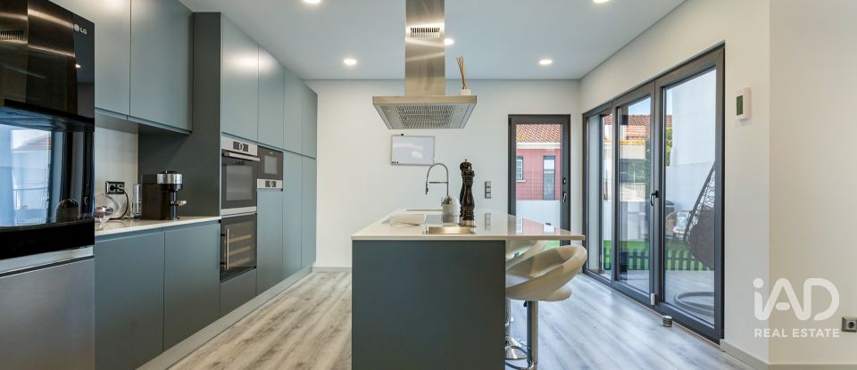 Maison T3 à Beato de 199 m²