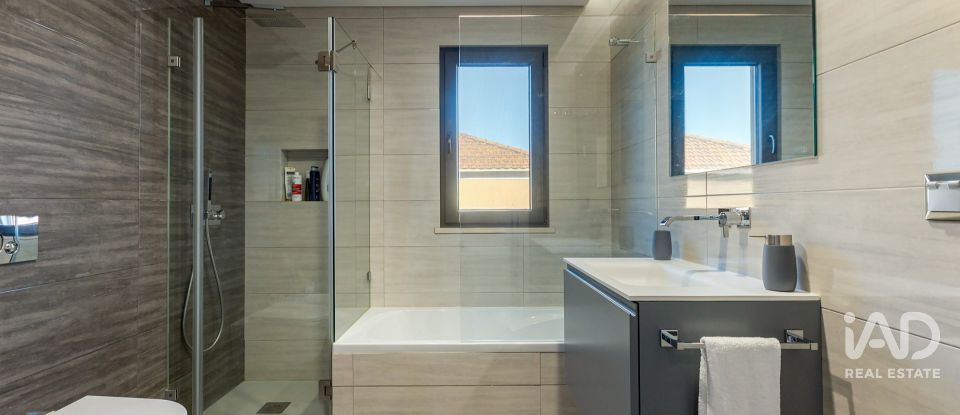 Maison T3 à Beato de 199 m²