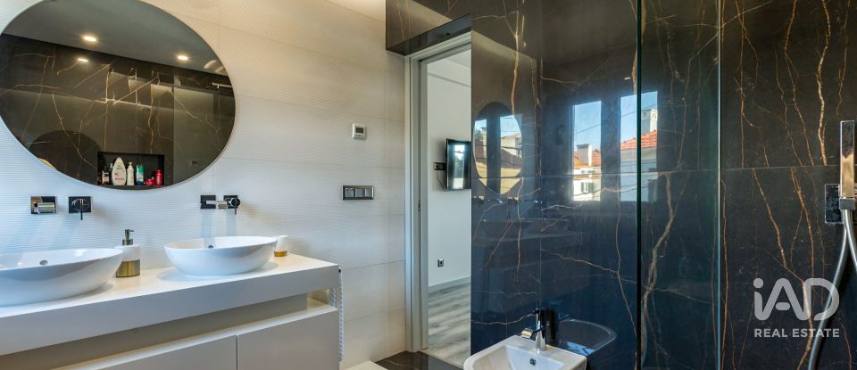 Maison T3 à Beato de 199 m²