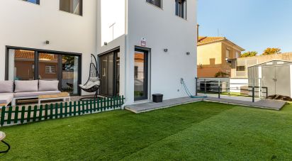 Maison T3 à Beato de 199 m²