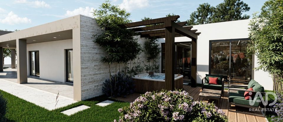 Single story home T5 in Vimeiro of 370 m²