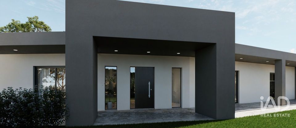 Single story home T5 in Vimeiro of 370 m²