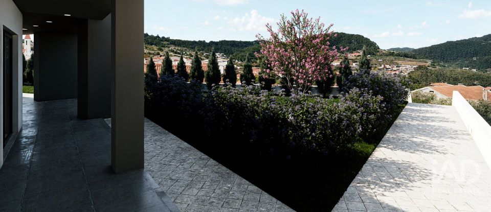 Single story home T5 in Vimeiro of 370 m²