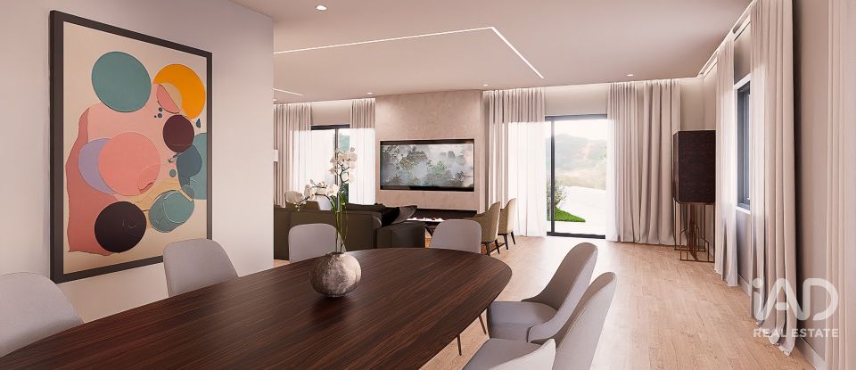 Single story home T5 in Vimeiro of 370 m²