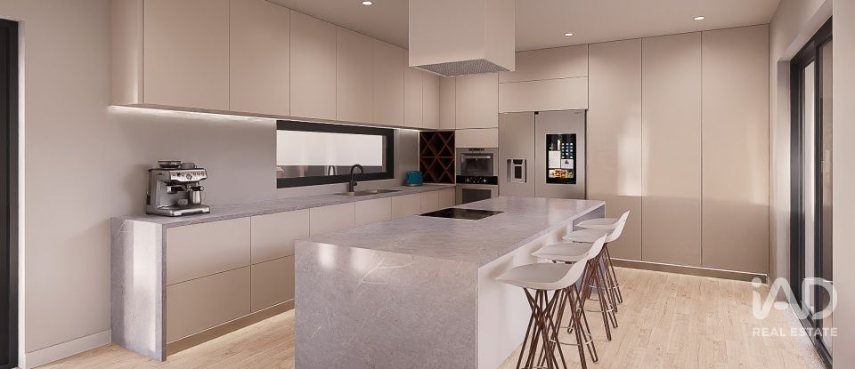 Single story home T5 in Vimeiro of 370 m²