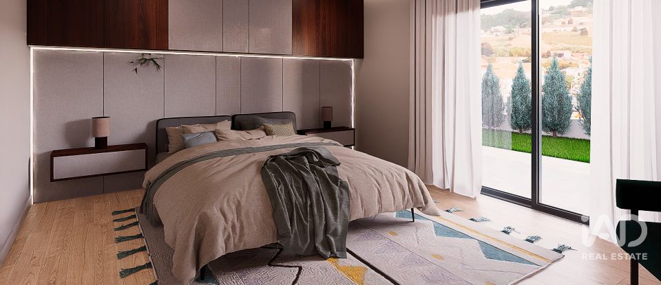 Single story home T5 in Vimeiro of 370 m²