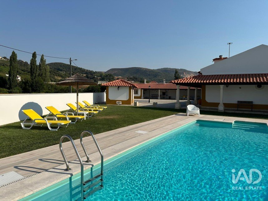 Maison de plain-pied T4 à Ossela de 384 m²