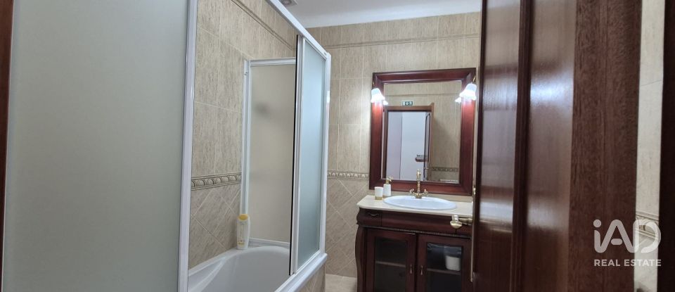 Maison de plain-pied T4 à Ossela de 384 m²