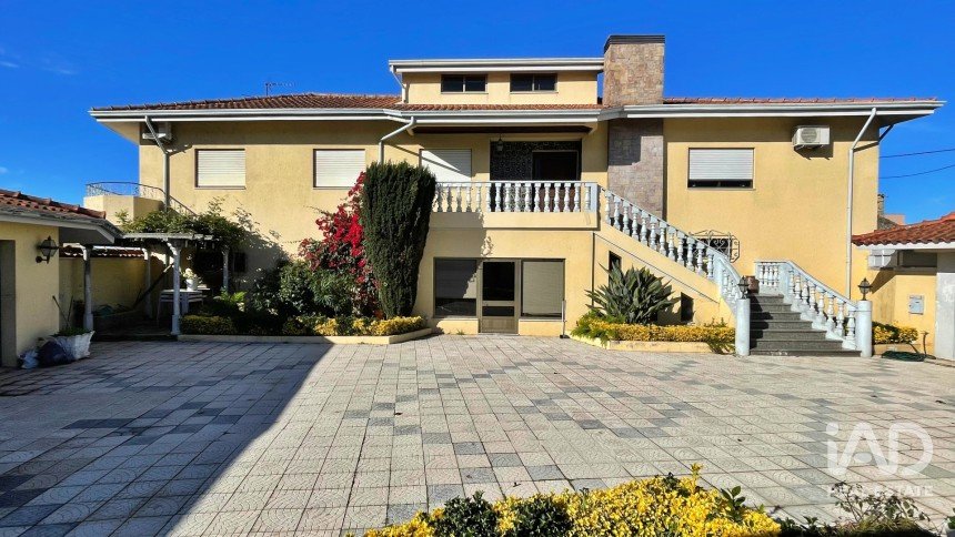 Casa com espaço comercial T4 em Águas Santas de 400 m²