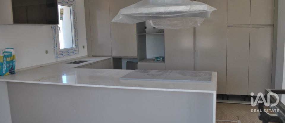 Casa T4 em Fernão Ferro de 294 m²