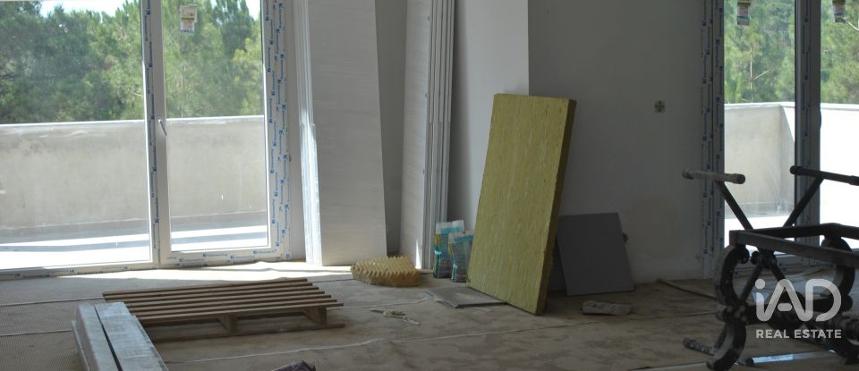 Casa T4 em Fernão Ferro de 294 m²