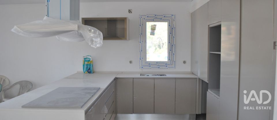 Casa T4 em Fernão Ferro de 294 m²