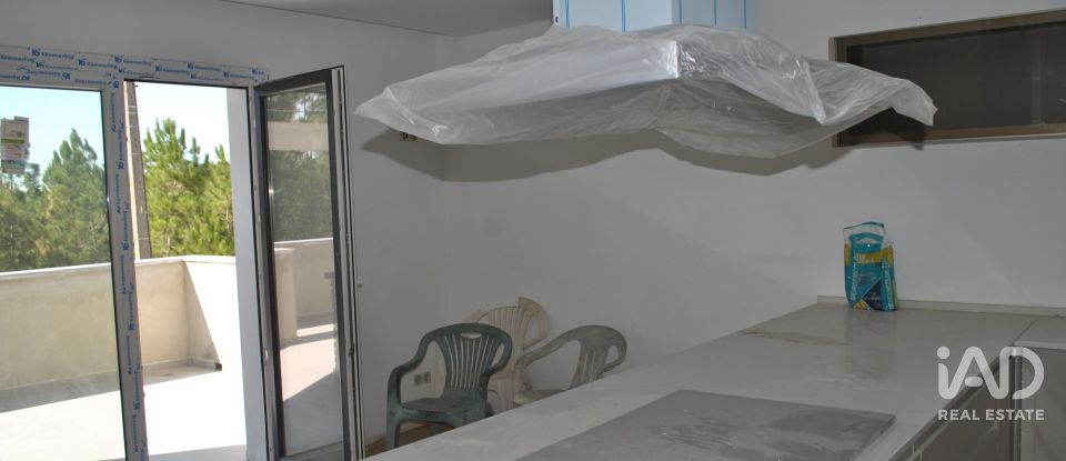 Casa T4 em Fernão Ferro de 294 m²