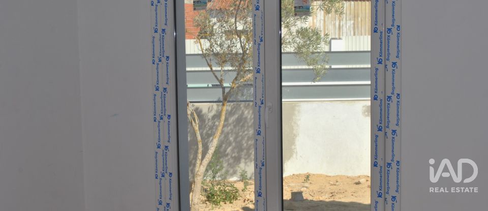 Casa T4 em Fernão Ferro de 294 m²