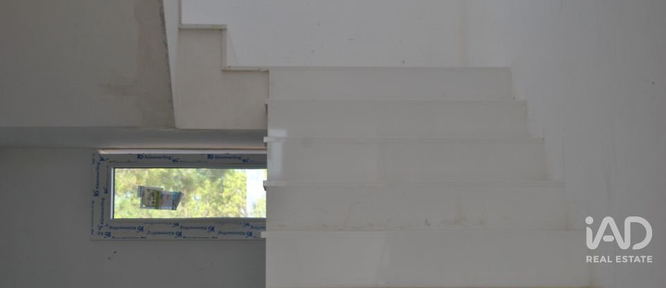 Casa T4 em Fernão Ferro de 294 m²