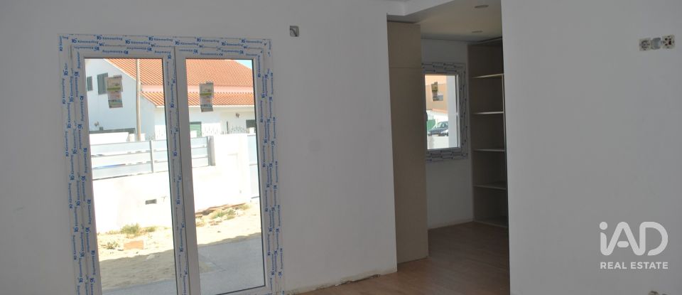 Casa T4 em Fernão Ferro de 294 m²