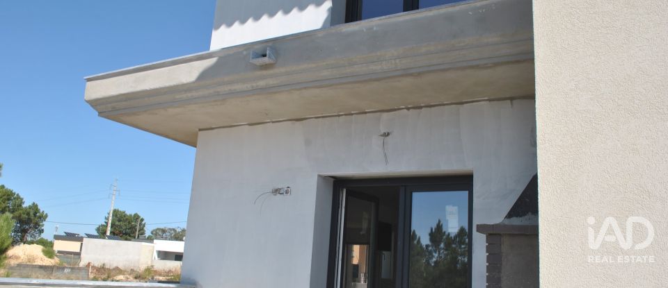 Casa T4 em Fernão Ferro de 294 m²