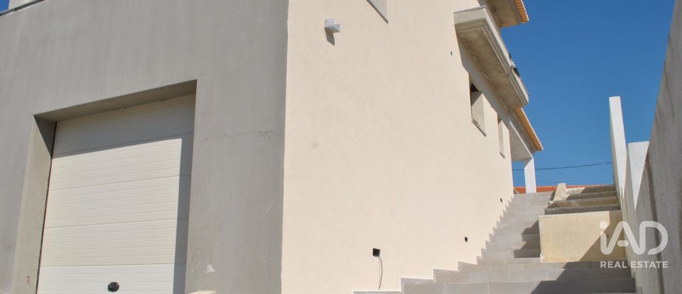 Casa T4 em Fernão Ferro de 294 m²