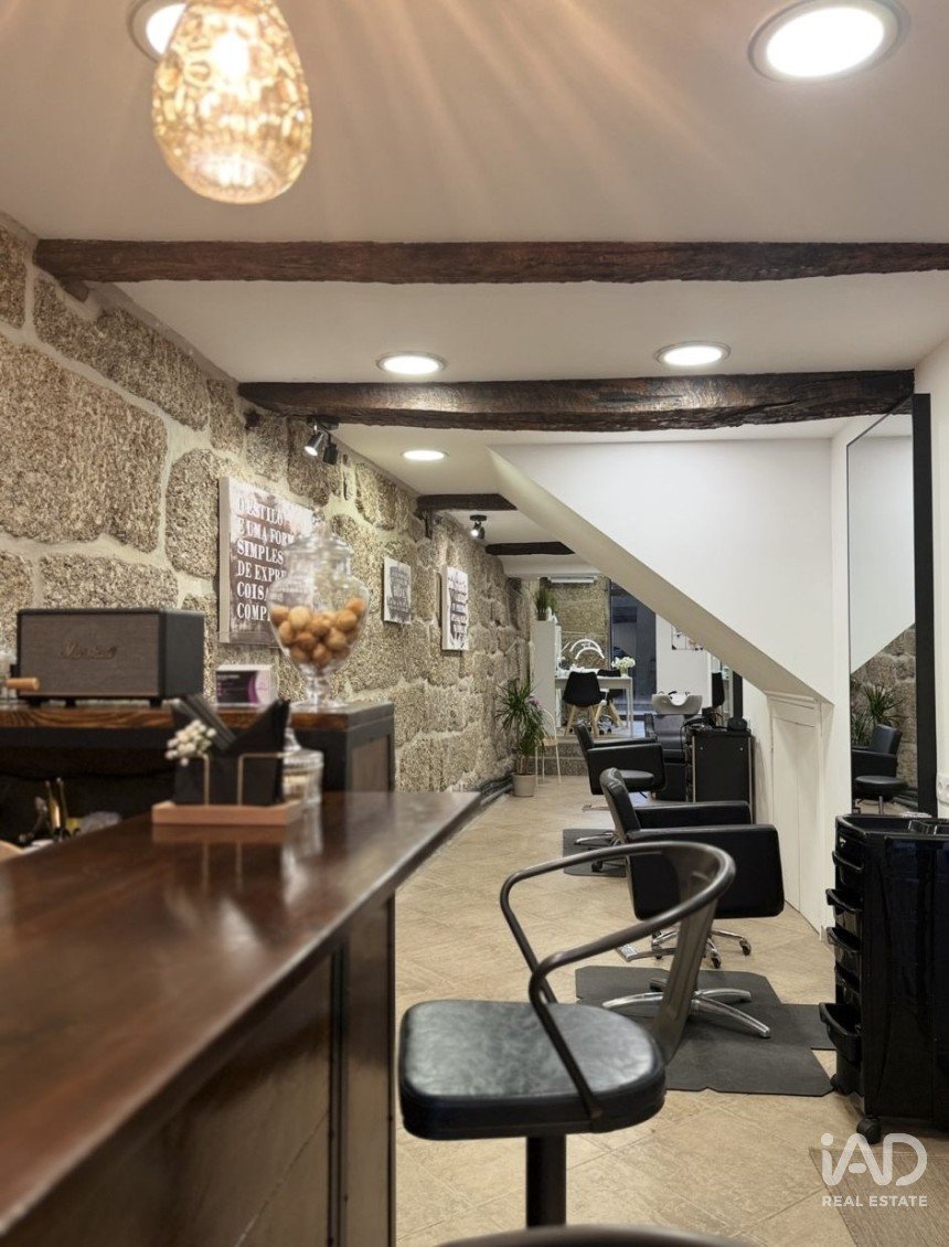 Boutique/Local commercial à Oliveira, São Paio e São Sebastião de 50 m²