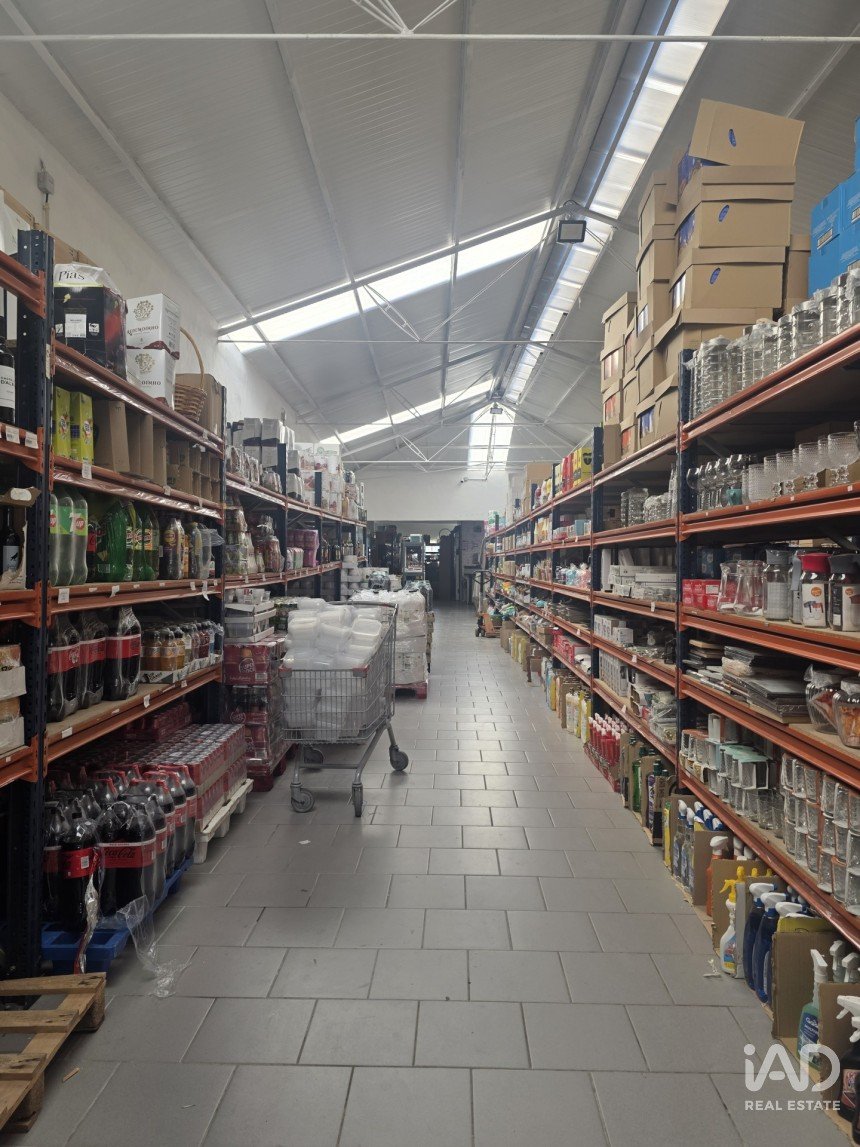 Boutique/Local commercial à Mafamude e Vilar do Paraíso de 533 m²