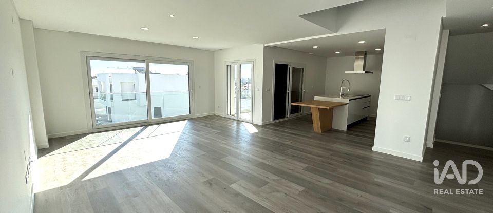 Casa / moradia T4 em Corroios de 157 m²