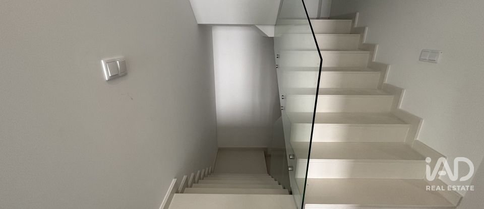 Casa / moradia T4 em Corroios de 157 m²