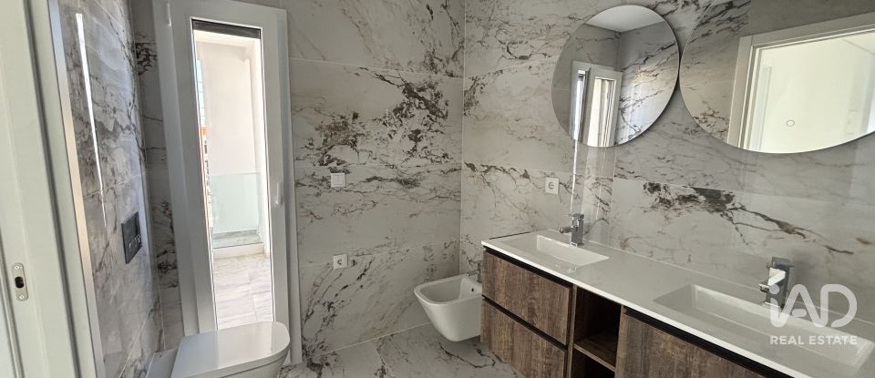 Casa / moradia T4 em Corroios de 157 m²