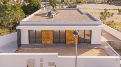 Maison T3 à Ramalhal de 311 m²