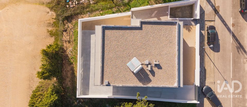 Maison T3 à Ramalhal de 311 m²