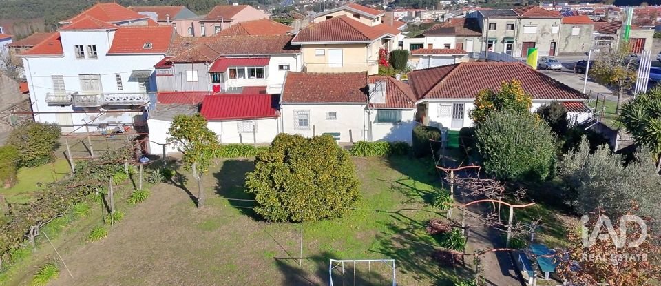 Casa com espaço comercial T4 em Águas Santas de 400 m²
