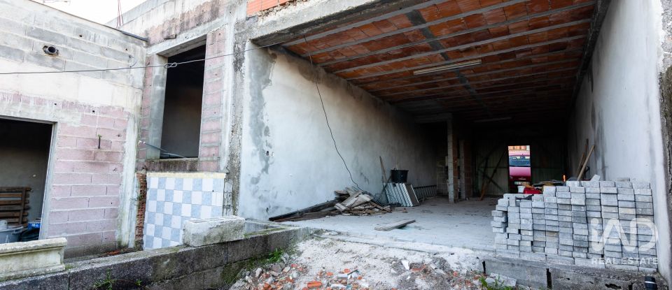 Maison T4 à Eixo e Eirol de 305 m²