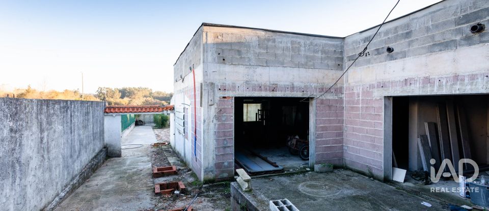 Maison T4 à Eixo e Eirol de 305 m²