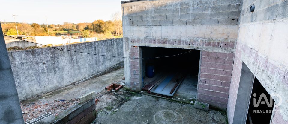 Maison T4 à Eixo e Eirol de 305 m²