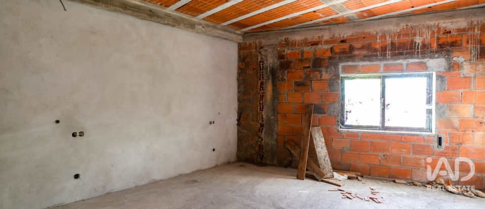 Maison T4 à Eixo e Eirol de 305 m²