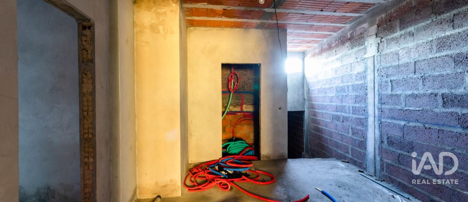 Maison T4 à Eixo e Eirol de 305 m²